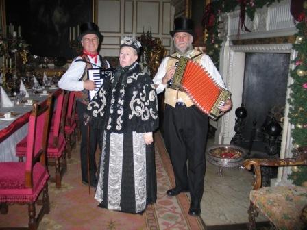 Accordion2Us trying to amuse Queen Victoria!